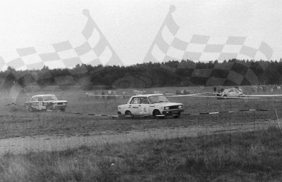 129. Nr.15.Michał Kulikowski i Z.Kowalski - Łada 2105, nr.16.Piotr Kufrej i Malina Wiechowska - FSO 1600.   (To zdjęcie w pełnej rozdzielczości możesz kupić na www.kwa-kwa.pl )