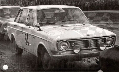 Tadeusz Buksowicz i Marek Kaczmarek - Volvo 144. To zdjęcie w pełnej rozdzielczości możesz kupić na http://kwa-kwa.pl