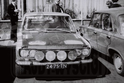 7. M.J.G.Simons i F.J.Simons - Mazda 1300 Estate.  (To zdjęcie w pełnej rozdzielczości możesz kupić na www.kwa-kwa.pl )