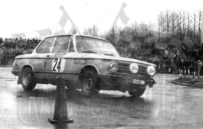 Bogdan Drągowski i Marek Pawłowski - BMW 2002 Ti. To zdjęcie w pełnej rozdzielczości możesz kupić na http://kwa-kwa.pl