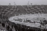 5. Kolejne załogi przyjeżdżają na stadion  (To zdjęcie w pełnej rozdzielczości możesz kupić na www.kwa-kwa.pl )