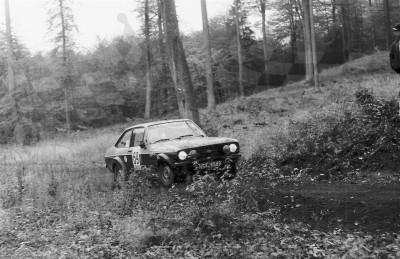 101. Bogdan Herink i Marcin Syrzistie - Ford Escort 2000.   (To zdjęcie w pełnej rozdzielczości możesz kupić na www.kwa-kwa.pl )