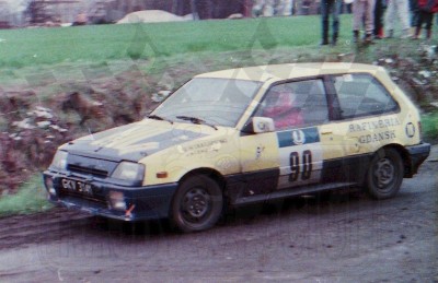 35. Dariusz Wirkijowski i Jarosław Kleka - Suzuki Swift GTi 16V.   (To zdjęcie w pełnej rozdzielczości możesz kupić na www.kwa-kwa.pl )