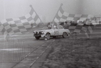 59. Henryk Ziemski - BMW 2002 Tii  (To zdjęcie w pełnej rozdzielczości możesz kupić na www.kwa-kwa.pl )