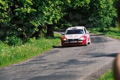 15. Piotr Adamus i Magdalena Zacharko - Opel Corsa Super 1600  (To zdjęcie w pełnej rozdzielczości możesz kupić na www.kwa-kwa.pl )