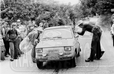 219. Marek Ryndak i T.Batro - Polski Fiat 126p  (To zdjęcie w pełnej rozdzielczości możesz kupić na www.kwa-kwa.pl )