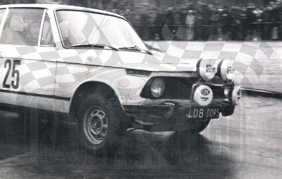 Ireneusz Romejko i Zbigniew Zapędowski - BMW 2002 Ti. To zdjęcie w pełnej rozdzielczości możesz kupić na http://kwa-kwa.pl