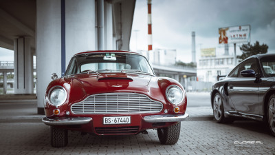 Aston Martin DB6

