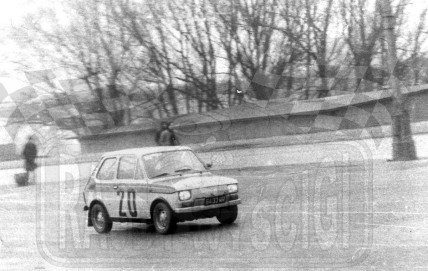 4. Zbigniew Maliński i Magdalena Rapacz - Polski Fiat 126p  (To zdjęcie w pełnej rozdzielczości możesz kupić na www.kwa-kwa.pl )