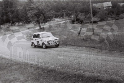 147. Andrzej Lubiak i Maciej Wisławski - Polski Fiat 126p  (To zdjęcie w pełnej rozdzielczości możesz kupić na www.kwa-kwa.pl )