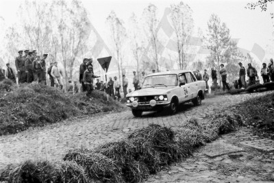 137. Janusz Makówka i Marek Leśniak - FSO 1500.   (To zdjęcie w pełnej rozdzielczości możesz kupić na www.kwa-kwa.pl )