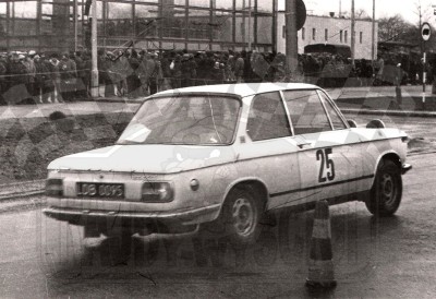 Ireneusz Romejko i Zbigniew Zapędowski - BMW 2002 Ti. To zdjęcie w pełnej rozdzielczości możesz kupić na http://kwa-kwa.pl