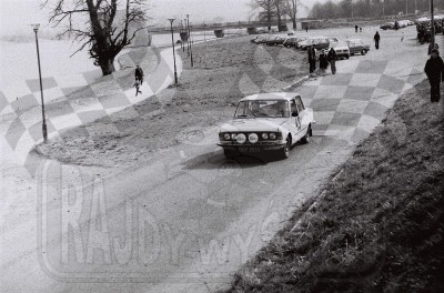 29. Andrzej Bagiński i Wanda Rutkiewicz - Polski Fiat 125p 1500  (To zdjęcie w pełnej rozdzielczości możesz kupić na www.kwa-kwa.pl )