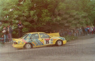53. Maciej Kołomyjski i Sławomir Łuba - Ford Sierra Saphire Cosworth RS.   (To zdjęcie w pełnej rozdzielczości możesz kupić na www.kwa-kwa.pl )