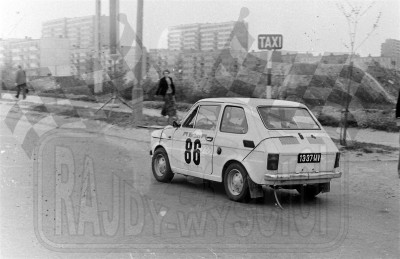 Krzysztof Winkowski i Krzysztof Szymczak - Polski Fiat 126p. To zdjęcie w pełnej rozdzielczości możesz kupić na http://kwa-kwa.pl