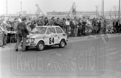 Wiesław Cygan i Ryszard Makuch - Polski Fiat 126p. To zdjęcie w pełnej rozdzielczości możesz kupić na http://kwa-kwa.pl