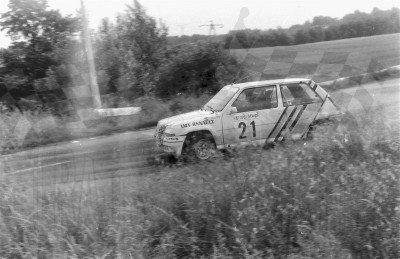 21. Roman Jernejc i Franc Gregorcic - Renault 5 GT Turbo.   (To zdjęcie w pełnej rozdzielczości możesz kupić na www.kwa-kwa.pl )