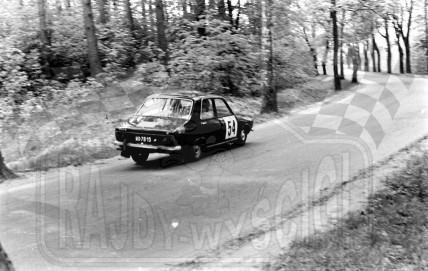 Jacek Kotowski i Krzysztof Burzyński - Renault 12 TL. To zdjęcie w pełnej rozdzielczości możesz kupić na http://kwa-kwa.pl