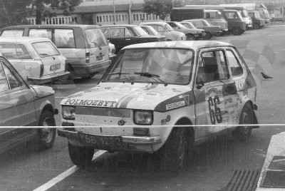 206. Polski Fiat 126p załogi Włodzimierz Cierliński i Janusz Wojciechowski.   (To zdjęcie w pełnej rozdzielczości możesz kupić na www.kwa-kwa.pl )