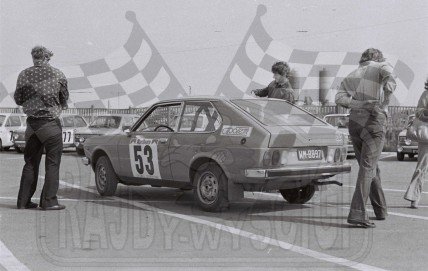 Marek Dąbek i Krzysztof Urbański - Fiat 128 Sport Coupe 3 porte. To zdjęcie w pełnej rozdzielczości możesz kupić na http://kwa-kwa.pl