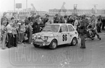 Krzysztof Winkowski i Krzysztof Szymczak - Polski Fiat 126p. To zdjęcie w pełnej rozdzielczości możesz kupić na http://kwa-kwa.pl