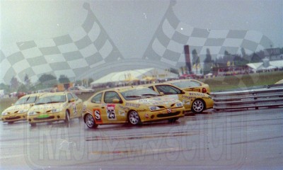 66. Nr.25.Tomasz Jeromin, nr.14.Tadeusz Kudłaty - Renaulty Megane coupe.   (To zdjęcie w pełnej rozdzielczości możesz kupić na www.kwa-kwa.pl )