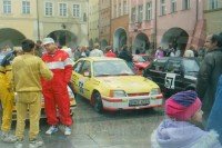 6. Nr.56. J.Zeeman i K.V.Zeeman - Opel Kadett GSi. Stoją od lewej-Dariusz Palonka, Artur Orlikowski i Eugeniusz Prażmo.
