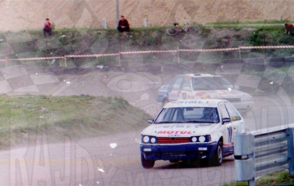 109. Nr.10.Stanisław Ambroszkiewicz - Mazda 323 Turbo, nr.12.Krzysztof Studziński - Mitsubishi Galant   (To zdjęcie w pełnej rozdzielczości możesz kupić na www.kwa-kwa.pl )