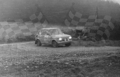 59. Jacek Sikora i Jacek Sciciński - Polski Fiat 126p.   (To zdjęcie w pełnej rozdzielczości możesz kupić na www.kwa-kwa.pl )