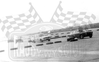 Nr.38.Lech Jaworowicz - Fiat 128 Sport Coupe 3 porte, nr.44.Janusz Kiljańczyk - Renault 12 Gordini. To zdjęcie w pełnej rozdzielczości możesz kupić na http://kwa-kwa.pl