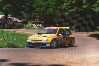 24. Waldemar Doskocz i Aleksander Dragon - Renault Clio Maxi.   (To zdjęcie w pełnej rozdzielczości możesz kupić na www.kwa-kwa.pl )