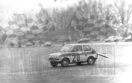 5. Zbigniew Maliński i Magdalena Rapacz - Polski Fiat 126p  (To zdjęcie w pełnej rozdzielczości możesz kupić na www.kwa-kwa.pl )