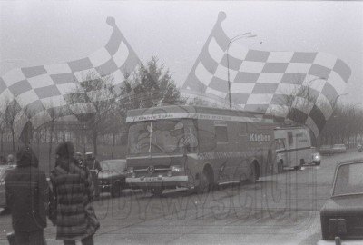 Serwis Klebera w drodze na start rajdu. To zdjęcie w pełnej rozdzielczości możesz kupić na http://kwa-kwa.pl