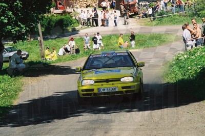 45. Tomasz Ratajczyk i Damian Paliga - VW Golf GTi 16V  (To zdjęcie w pełnej rozdzielczości możesz kupić na www.kwa-kwa.pl )