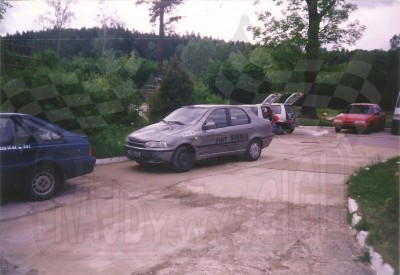 83. Po rajdowy parking pod Gawrą w Zagórzu Śląskim   (To zdjęcie w pełnej rozdzielczości możesz kupić na www.kwa-kwa.pl )