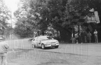 70. Bruno Thiry i Dany Delvaux - Opel Kadett Gsi 16V.   (To zdjęcie w pełnej rozdzielczości możesz kupić na www.kwa-kwa.pl )