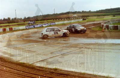 100. A.Kiełkiewicz - Suzuki Swift i Krzysztof Onyśko - Peugeot 106 XSi   (To zdjęcie w pełnej rozdzielczości możesz kupić na www.kwa-kwa.pl )