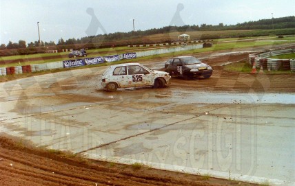 100. A.Kiełkiewicz - Suzuki Swift i Krzysztof Onyśko - Peugeot 106 XSi   (To zdjęcie w pełnej rozdzielczości możesz kupić na www.kwa-kwa.pl )