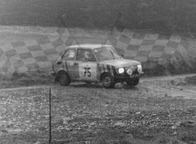 50. Adam Grycan i Marek Pyrzyna - Polski Fiat 126p.   (To zdjęcie w pełnej rozdzielczości możesz kupić na www.kwa-kwa.pl )