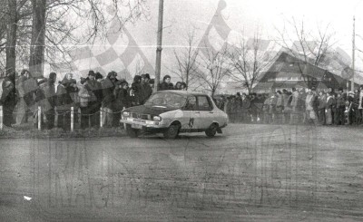 Jerzy Kindziuk i Henryk Trochimiuk - Dacia 1300. To zdjęcie w pełnej rozdzielczości możesz kupić na http://kwa-kwa.pl