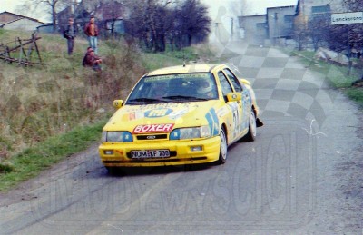 117. Maciej Kołomyjski i Sławomir Łuba - Ford Sierra Saphire Cosworth RS 4x4.   (To zdjęcie w pełnej rozdzielczości możesz kupić na www.kwa-kwa.pl )