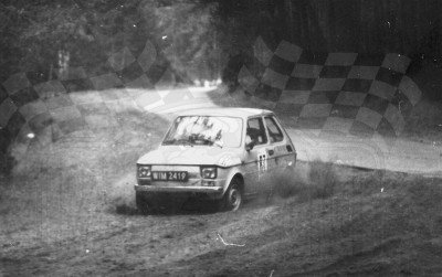 67. Jacek Sikora i Jacek Sciciński - Polski Fiat 126p.   (To zdjęcie w pełnej rozdzielczości możesz kupić na www.kwa-kwa.pl )