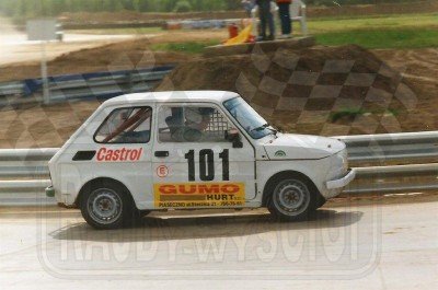 126. Tomasz Oleksiak - Polski Fiat 126p.   (To zdjęcie w pełnej rozdzielczości możesz kupić na www.kwa-kwa.pl )