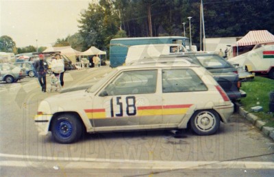 5. Renault 5 GT Turbo Zygmunta Stanka.   (To zdjęcie w pełnej rozdzielczości możesz kupić na www.kwa-kwa.pl )
