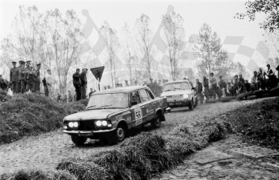 140. Andrzej Chojnacki i Mirosław Wdzięczkowski - FSO 1500.   (To zdjęcie w pełnej rozdzielczości możesz kupić na www.kwa-kwa.pl )