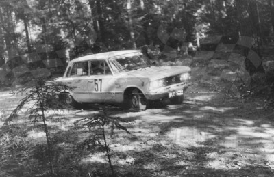 85. Krzysztof Skalski i Jakub Mroczkowski - FSO 1500.   (To zdjęcie w pełnej rozdzielczości możesz kupić na www.kwa-kwa.pl )
