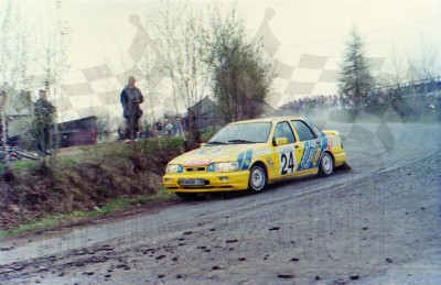89. Maciej Kołomyjski i Sławomir Łuba - Ford Sierra Saphire Cosworth RS 4x4.   (To zdjęcie w pełnej rozdzielczości możesz kupić na www.kwa-kwa.pl )