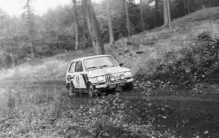 103. Aleksander Konarzewski i Marek Melwiński - Polski Fiat 126p.   (To zdjęcie w pełnej rozdzielczości możesz kupić na www.kwa-kwa.pl )