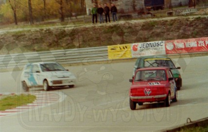 30. Nr.64.Arkadiusz Leszek - Polski Fiat 126p,nr.71.Tomasz Carzasty - Fiat Cinquecento   (To zdjęcie w pełnej rozdzielczości możesz kupić na www.kwa-kwa.pl )