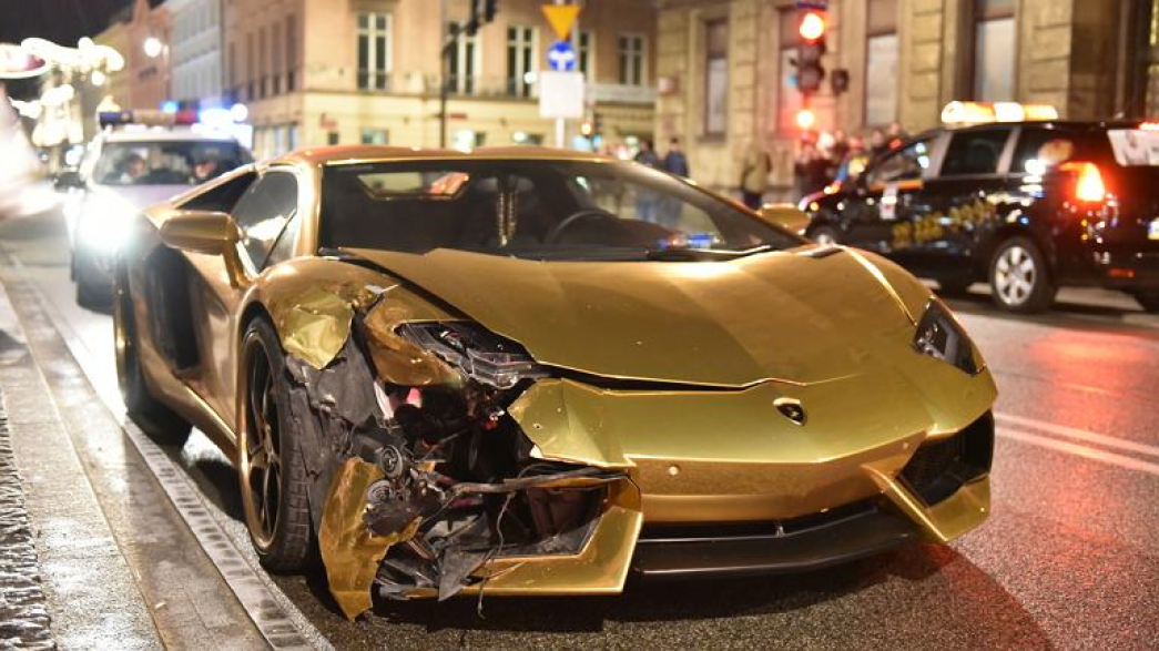 z21192388IE,Kolizja-lamborghini-z-honda-w-centrum-Warszawy.jpg